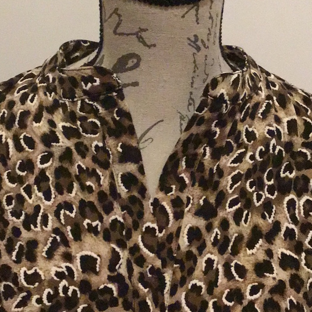 NWT  Leopard sleeveless blouse - Picture 3 of 3